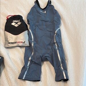 Arena closed back kneeskin